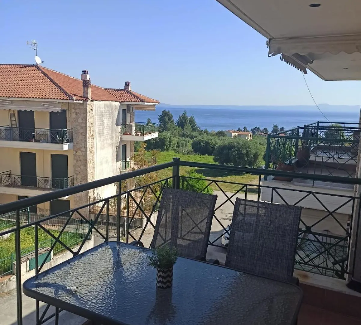 Eleni\'S location